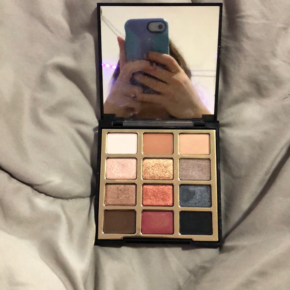 makeup - Picture 2 of 3